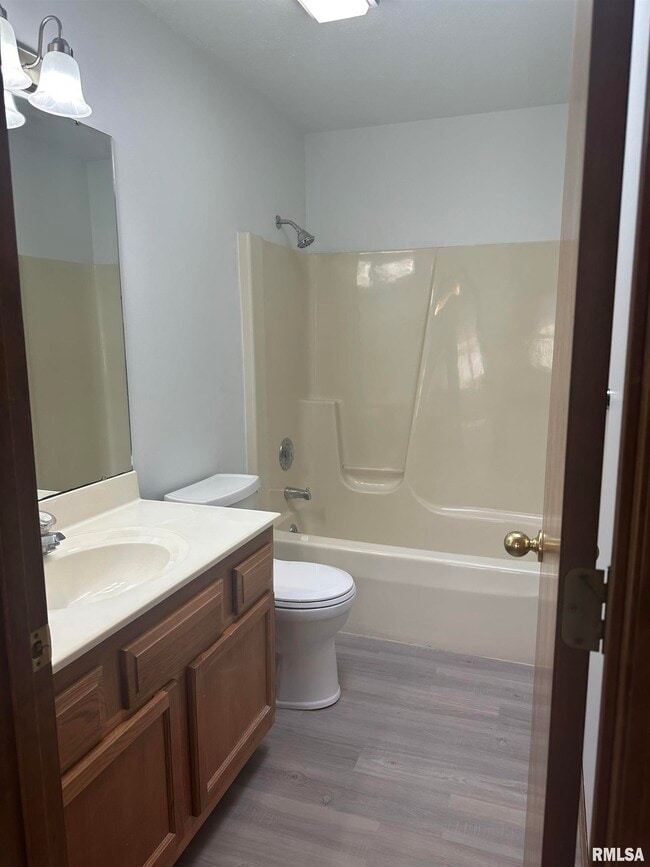 Building Photo - 3130 Cascade Dr