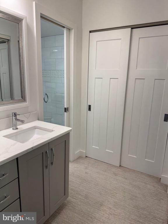 Building Photo - 1 President Point Dr