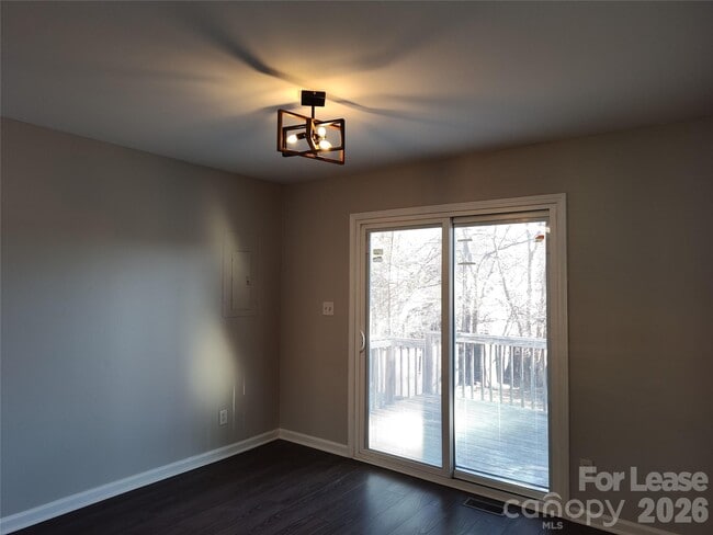 Building Photo - 2831 Mayfair Ave