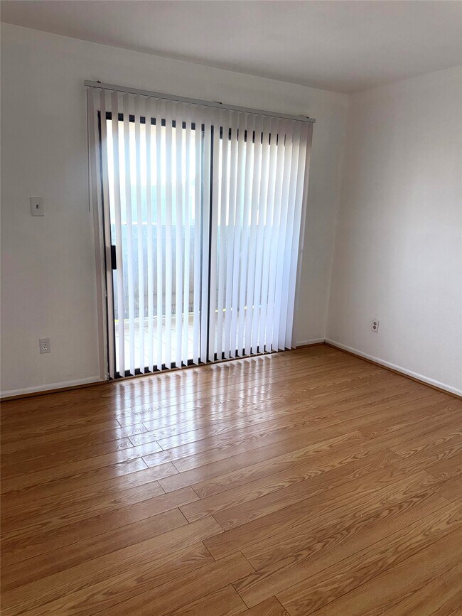 Building Photo - 8519 Hearth Dr