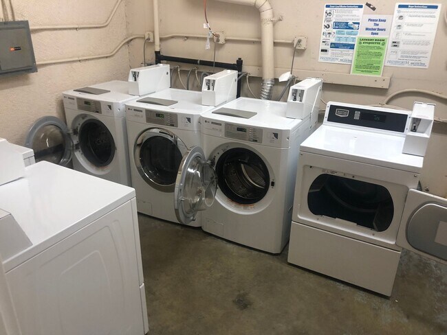 Building Photo - 1Bd/1Ba Redmond Condo