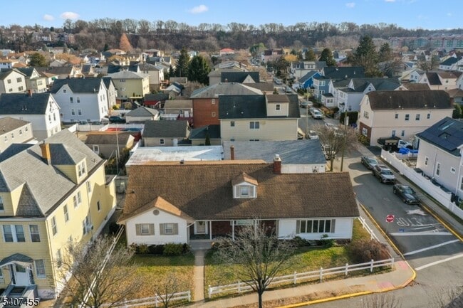 Building Photo - 84 Locust Ave