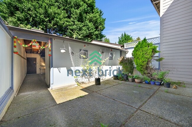 Building Photo - Charming 3-bedroom, 2.5 baths | Family-Friendly Bellevue Crossroads Neighborhood