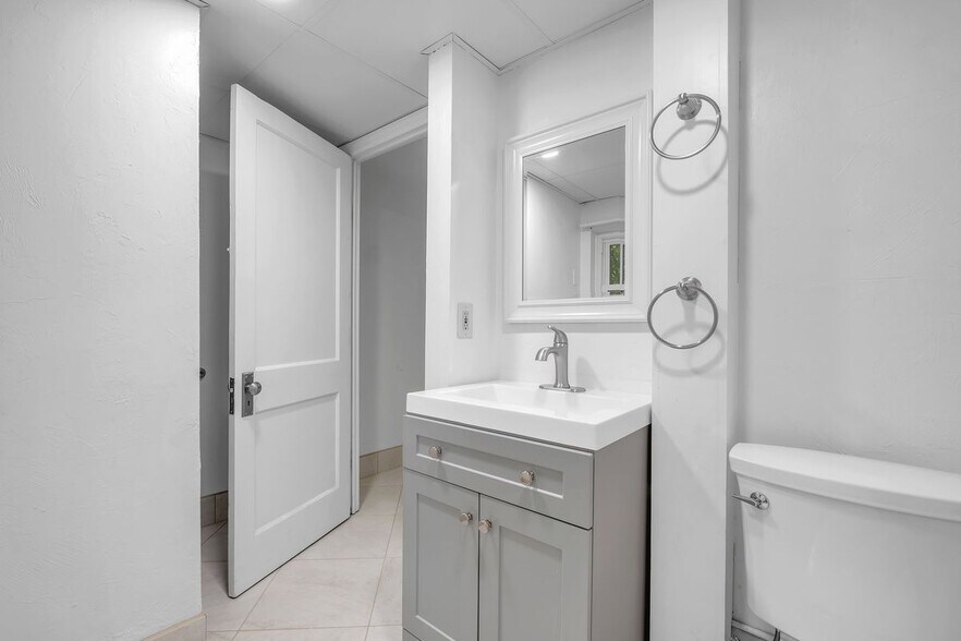Building Photo - 2208 Escambia Dr