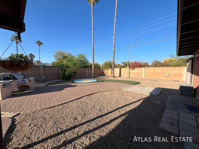Building Photo - 1002 S Seco Pl