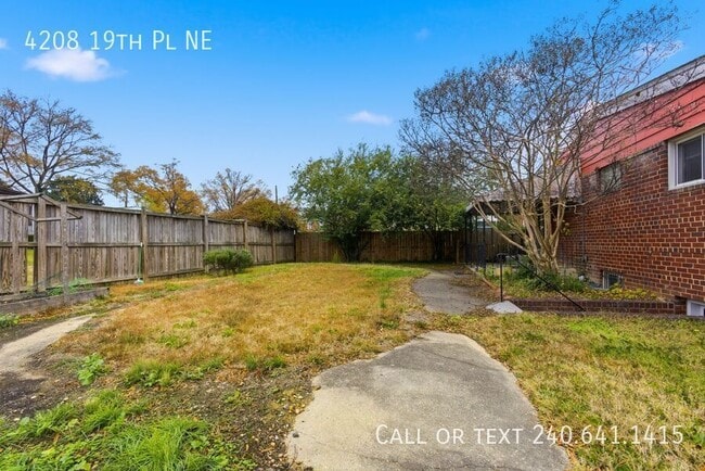 Building Photo - 4208 19th Pl NE