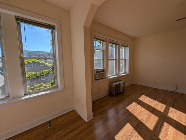 Building Photo - 2600 N Kimball Ave