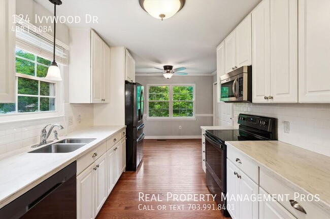 Building Photo - 124 Ivywood Dr