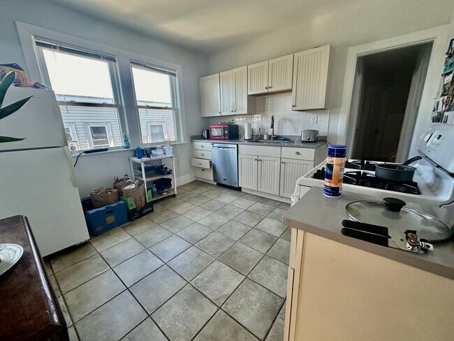 Primary Photo - 69 Raymond Ave
