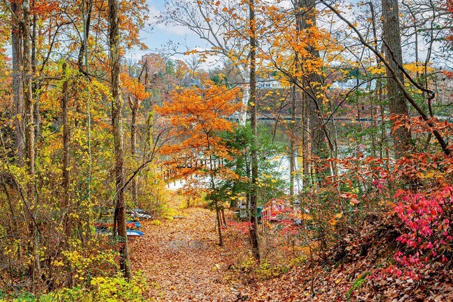 Building Photo - 2942 S Haven Dr