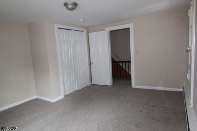 Building Photo - 28 White Meadow Ave