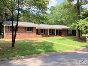 Building Photo - 3br Home East Athens For Rent