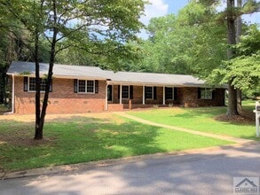Building Photo - 3br Home East Athens For Rent