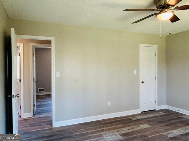 Building Photo - 6165 Radford Dr