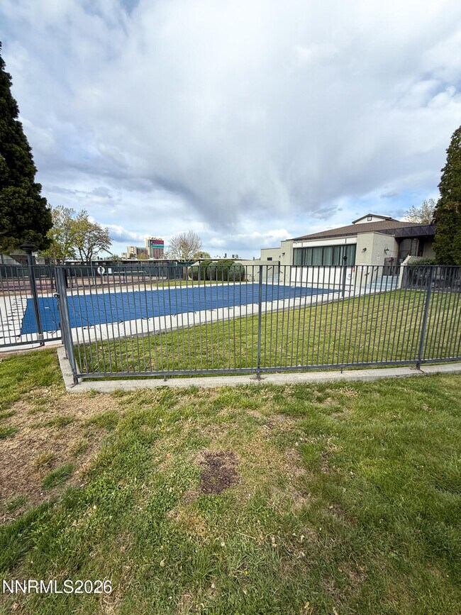 Building Photo - 4011 Bluegrass Ct