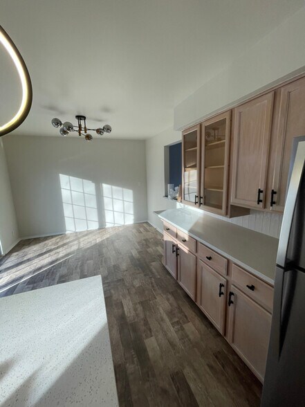 Building Photo - 5963 Teakwood Dr