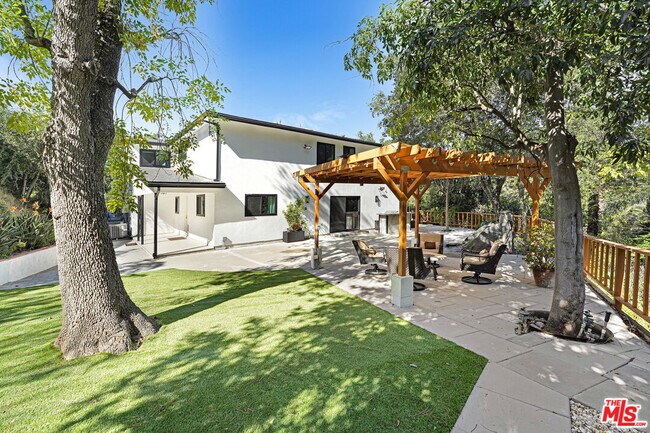 Building Photo - 4611 Louise Ave