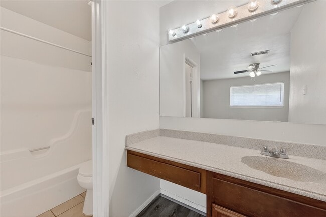 Building Photo - 2709 Lee Cir