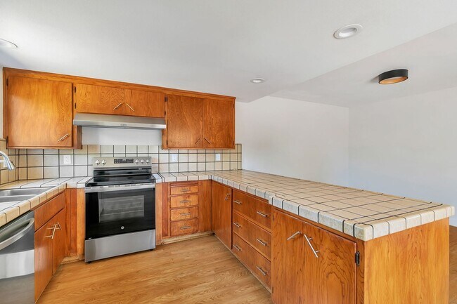 Building Photo - Move-In Ready Cambrian Gem – New Appliance...