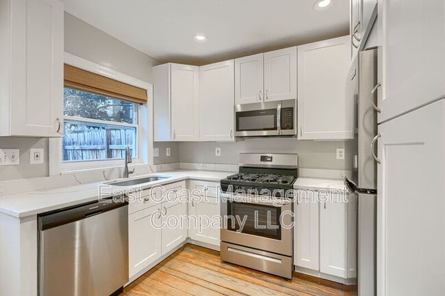 Building Photo - 724 S Hanover St