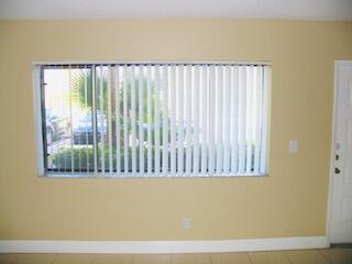 Building Photo - 1605 Meadows Cir