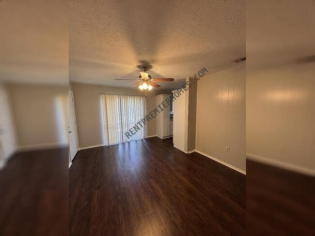 Building Photo - 1220 Twin Lakes Dr