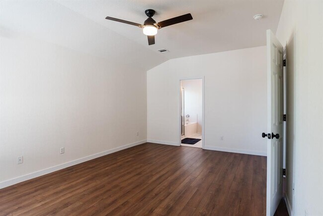 Building Photo - 532 Sampson