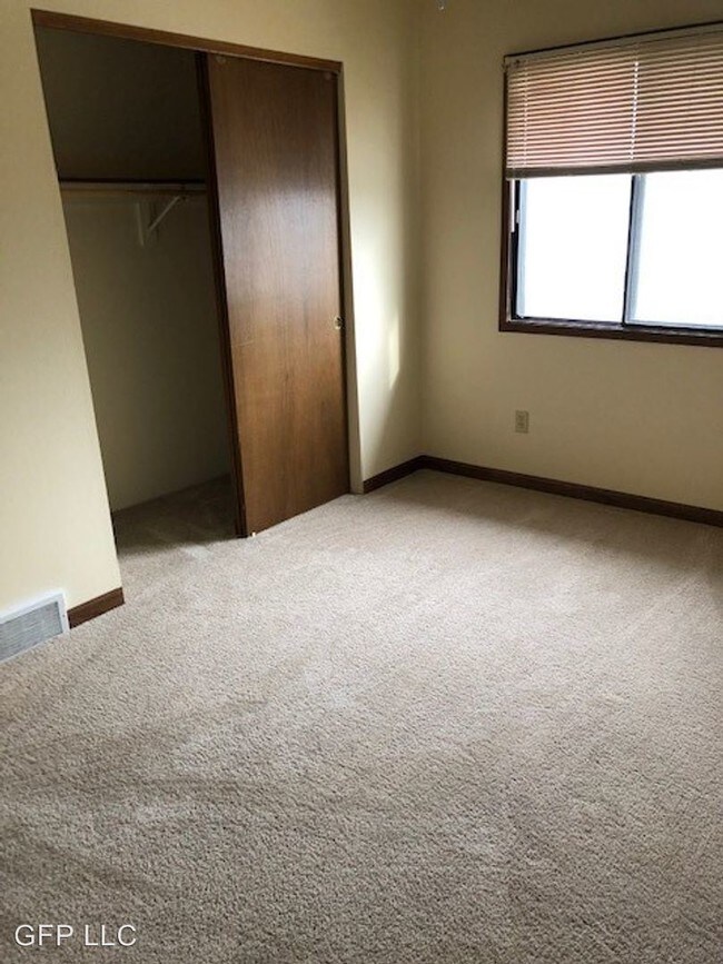 Building Photo - 1110 E 2nd Ave