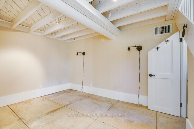 Building Photo - Foothill Guest Cottage with a View!