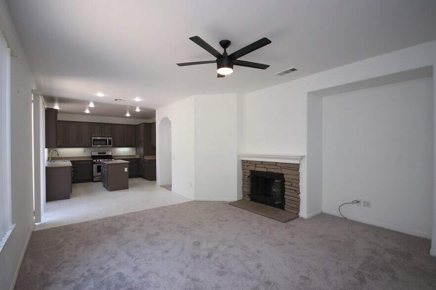 Building Photo - 2911 Spruce Ct