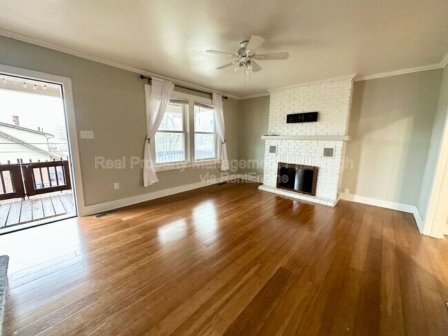Building Photo - 1112 Kelton Ave
