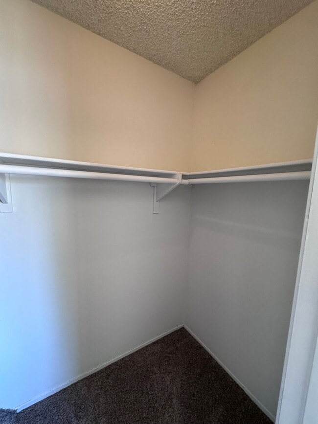 Building Photo - 2 Bedroom 1.5 Bath Attached unit available