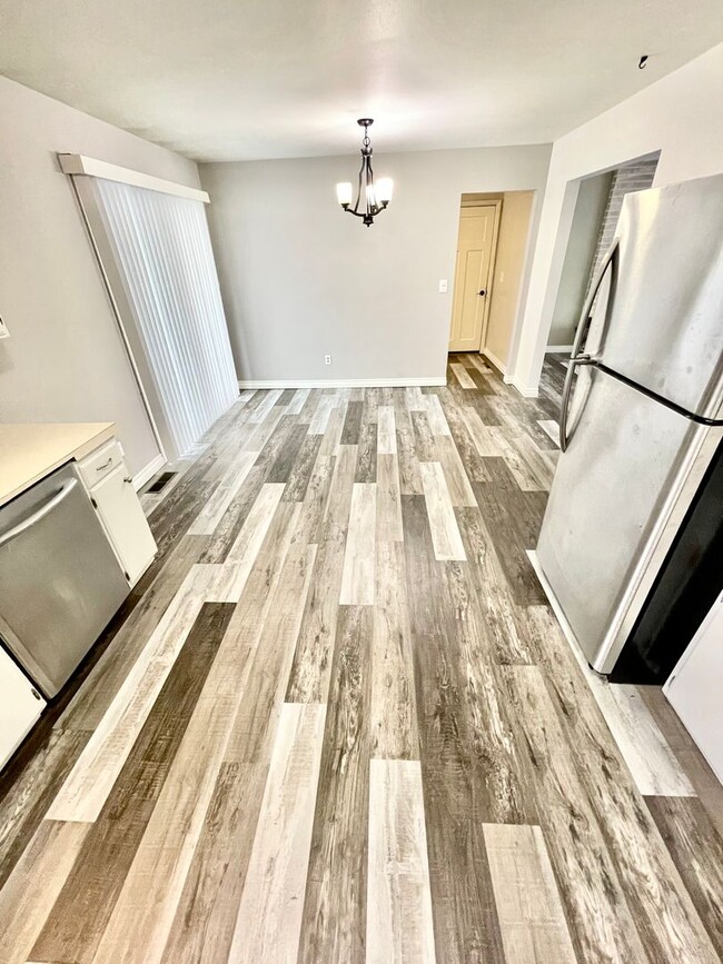 Building Photo - 3 Bedroom, 2 bath house