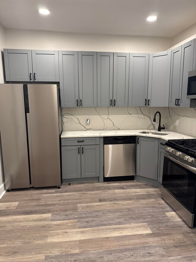 Building Photo - 655 Avenue C