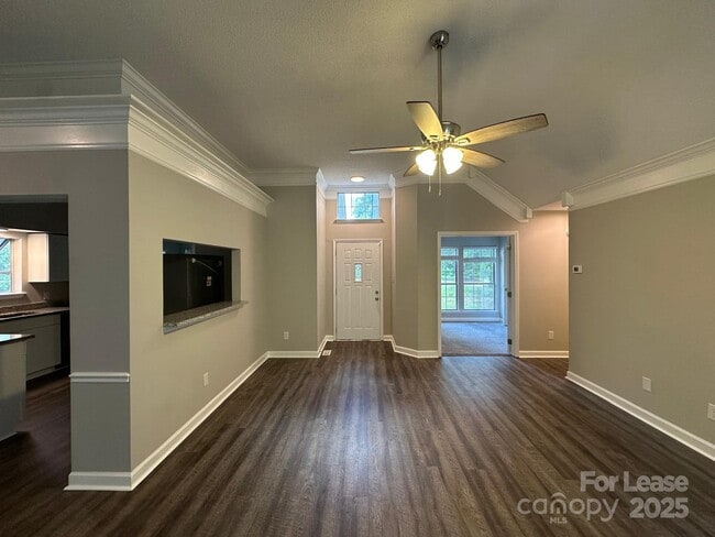 Building Photo - 1617 Sugar Hollow Dr