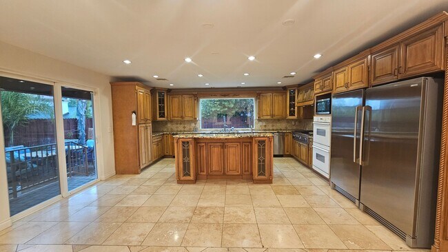 Building Photo - Exquisite 4 Bedroom + Office Single-Level Residence with Pool/BBQ in a Prime South-of-the-Bouleva...
