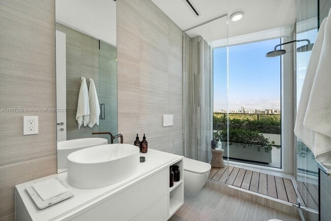 Building Photo - 4701 Meridian Ave