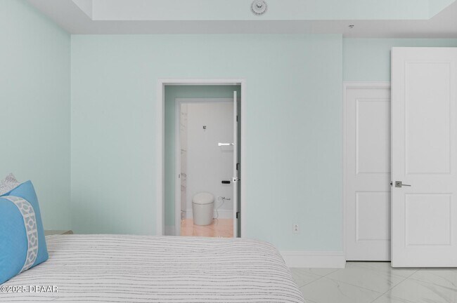 Building Photo - 200 Ocean Crest Dr