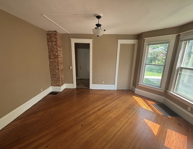 Building Photo - 714 Iowa Ave