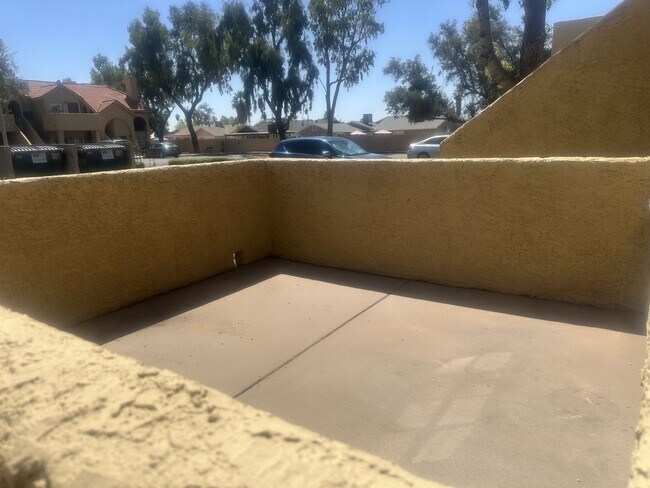 Building Photo - ELLIOT PLACE CONDOMINIUMS UPDATED/REMODELED GROUND FLOOR 1 BED PLUS DEN UNIT WITH 1 CAR GARAGE