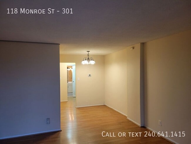 Building Photo - 118 Monroe St