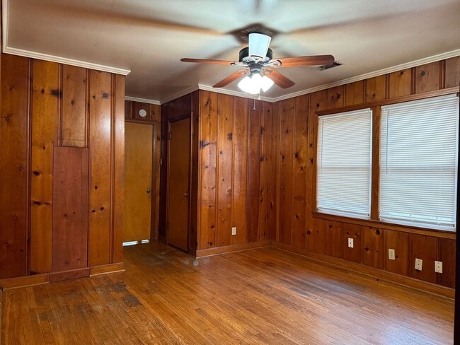 Building Photo - 1914 S Van Buren St