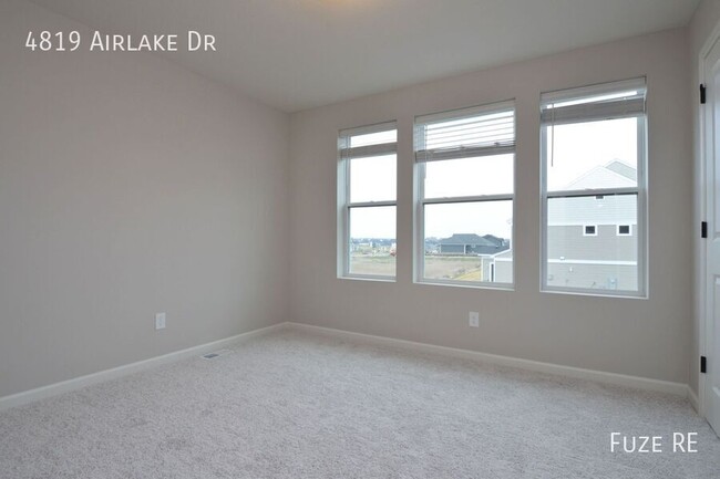 Building Photo - 4819 Airlake Dr