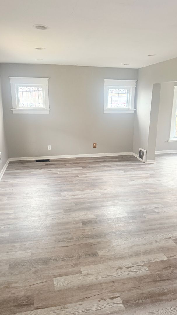 Building Photo - Large 3 bedroom Single Family Home READY NOW