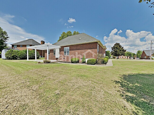 Building Photo - 600 O Hara Cove