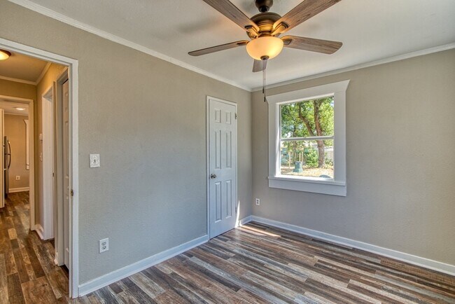 Building Photo - 2211 Beech St