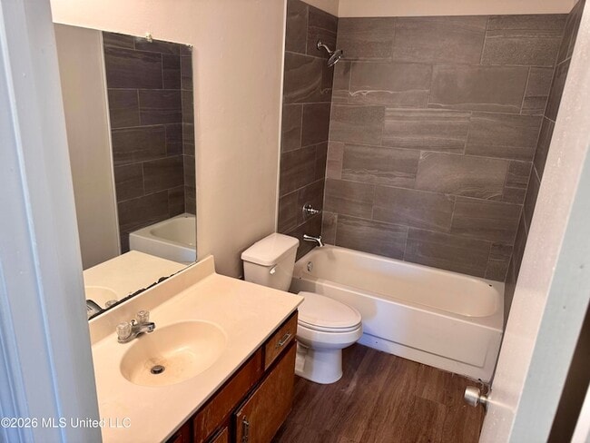 Building Photo - 900 Clarington Dr