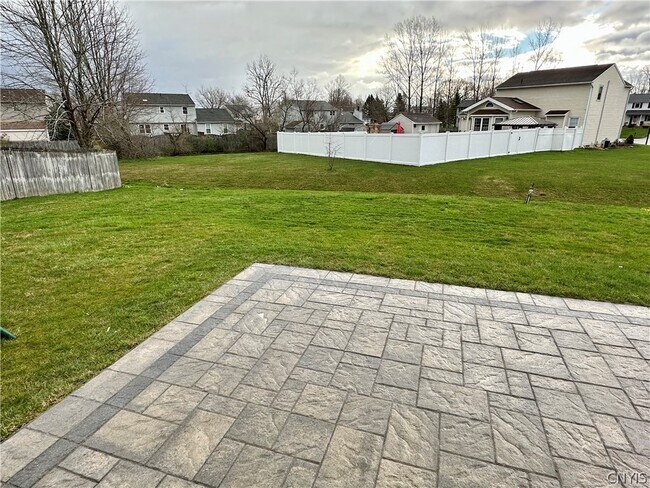 Building Photo - 8662 Bayview Dr