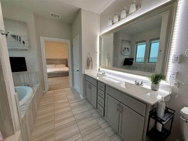 Building Photo - 15782 Cairnwell Bend Dr