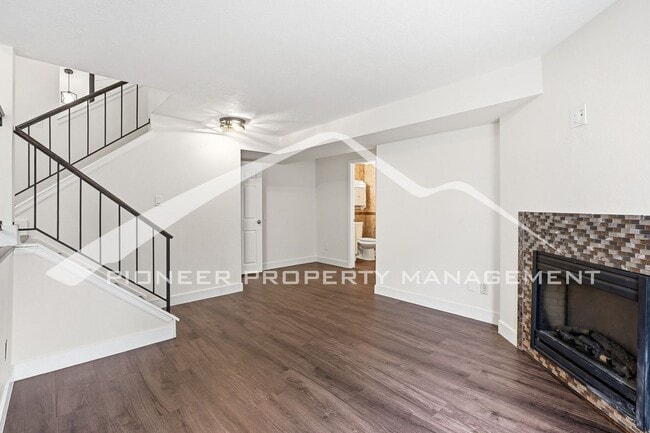 Building Photo - Charming home in Longmont